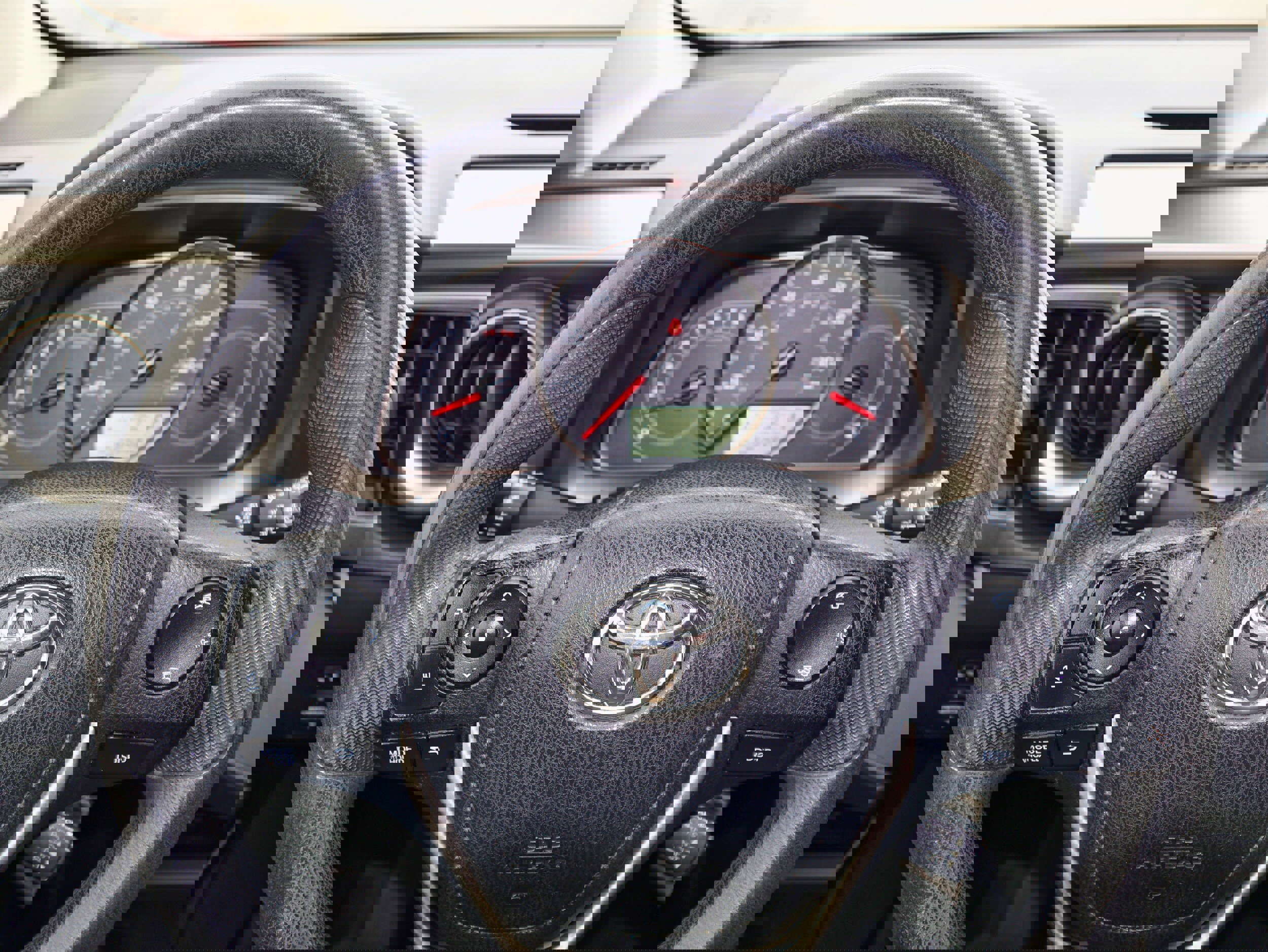 Used 2014 Toyota RAV4 LE image 17