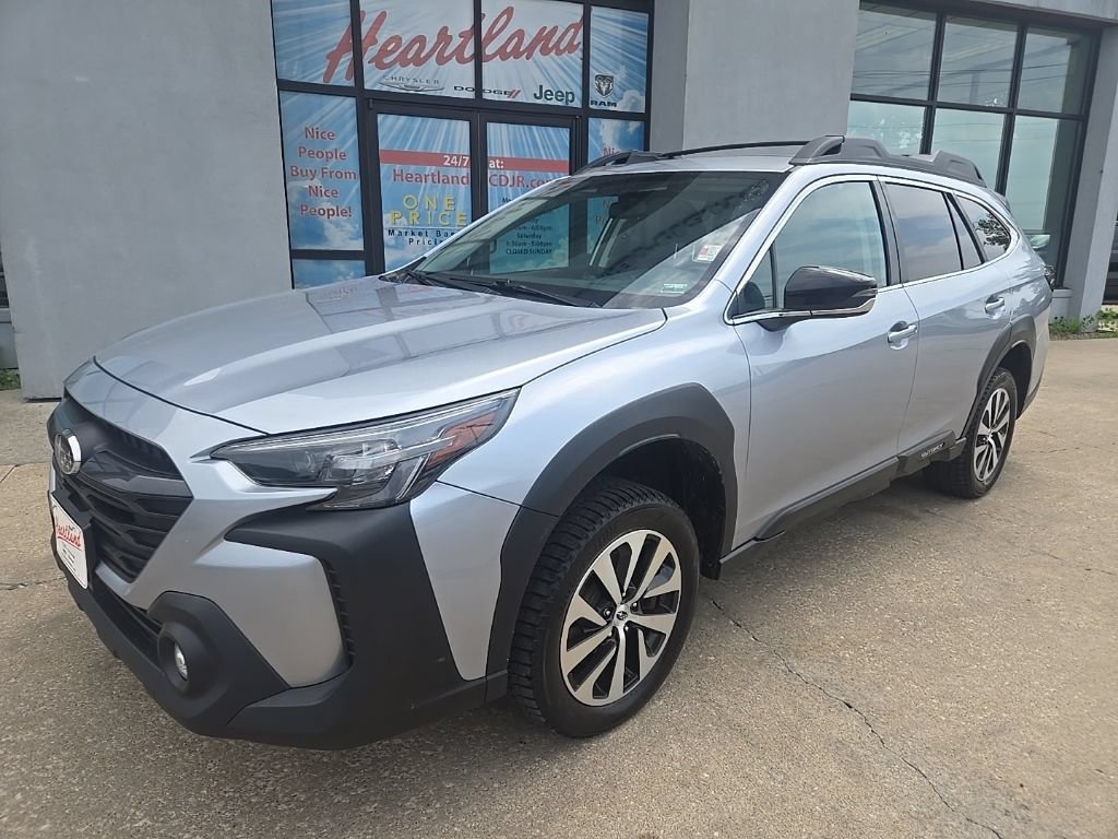 Used 2023 Subaru Outback Premium AWD/4WD image 3