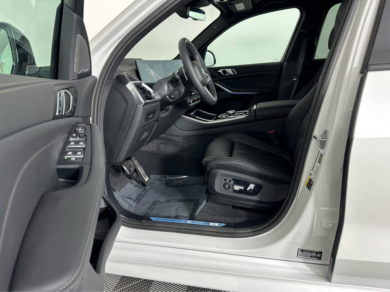 New 2026 BMW X5 xDrive50e w/ M Sport Package image 10