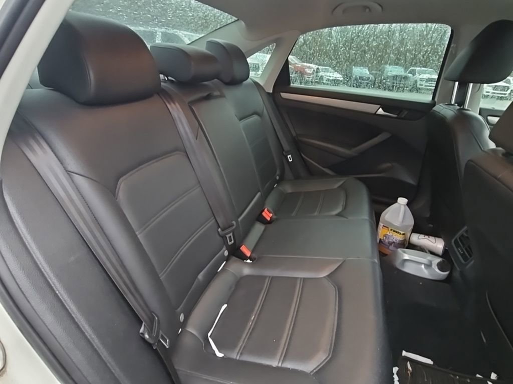 Used 2014 Volkswagen Passat TDI SE FWD image 17