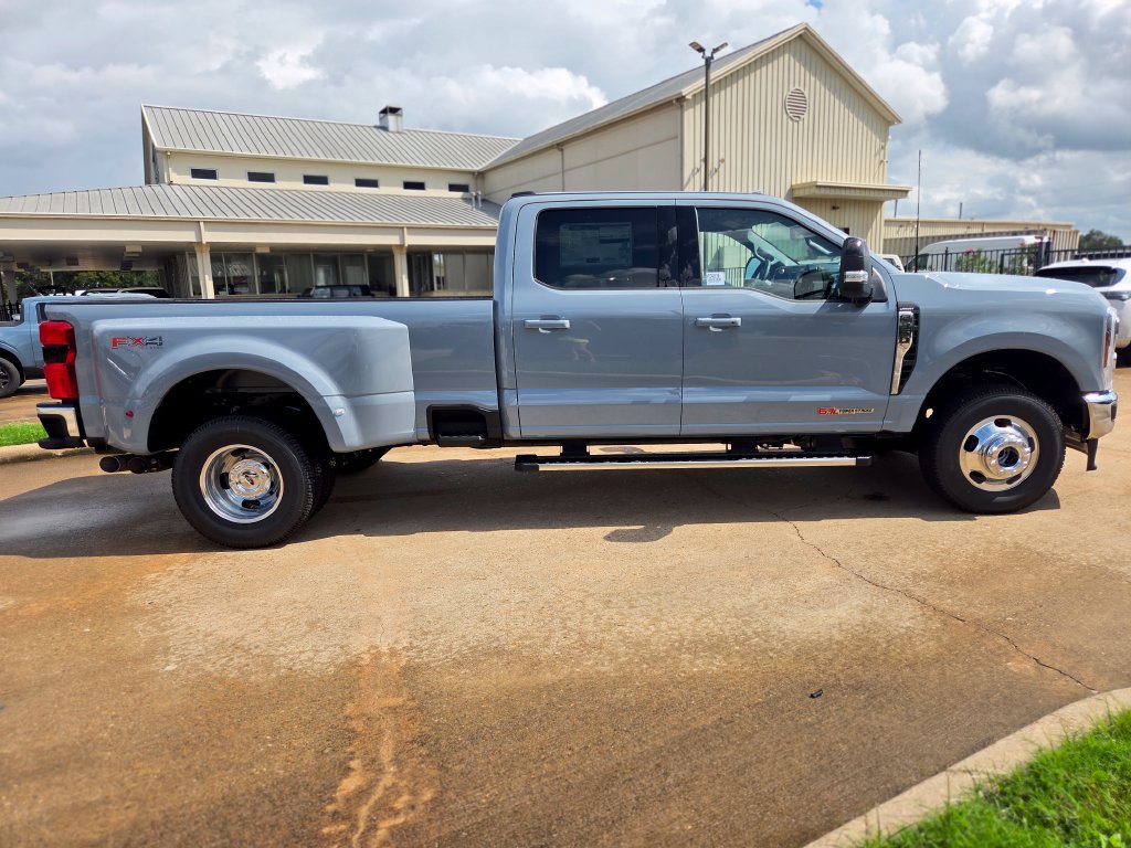 New 2027 Ford F350 Lariat w/ FX4 Off-Road Package AWD/4WD image 4