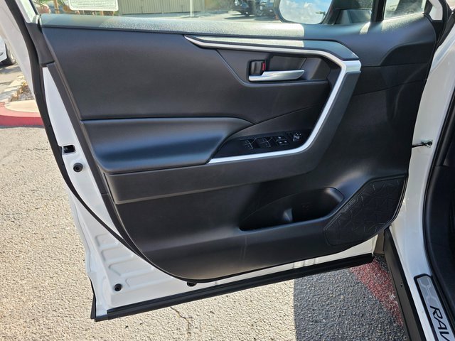 Used 2022 Toyota RAV4 XLE Premium image 19
