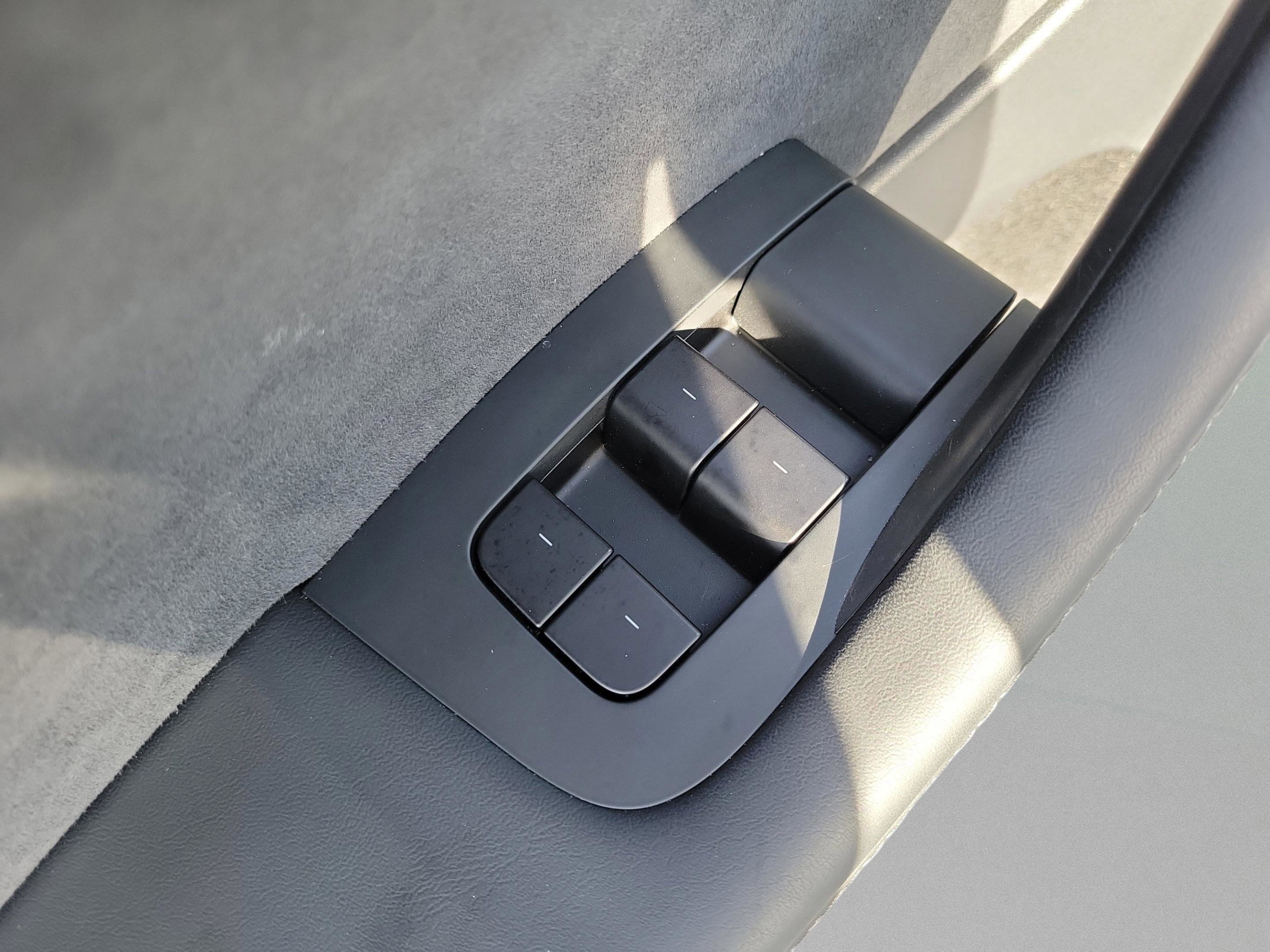 Used 2025 Tesla Model Y Long Range RWD image 15