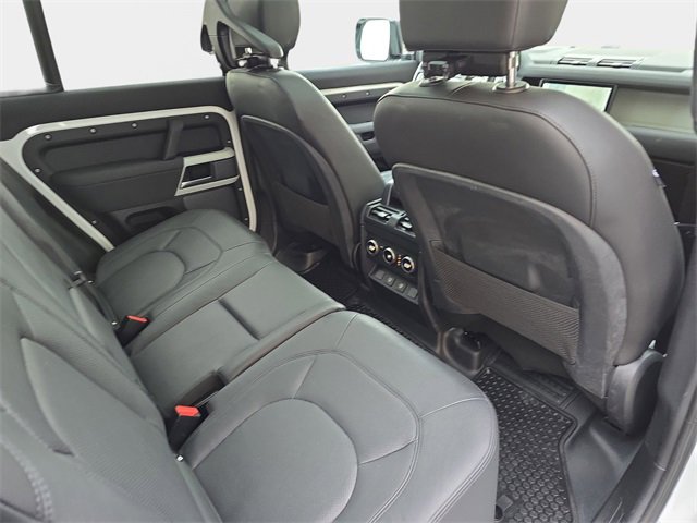 Used 2023 Land Rover Defender 110 SE image 11