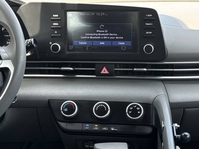 Used 2021 Hyundai Elantra SE FWD image 15