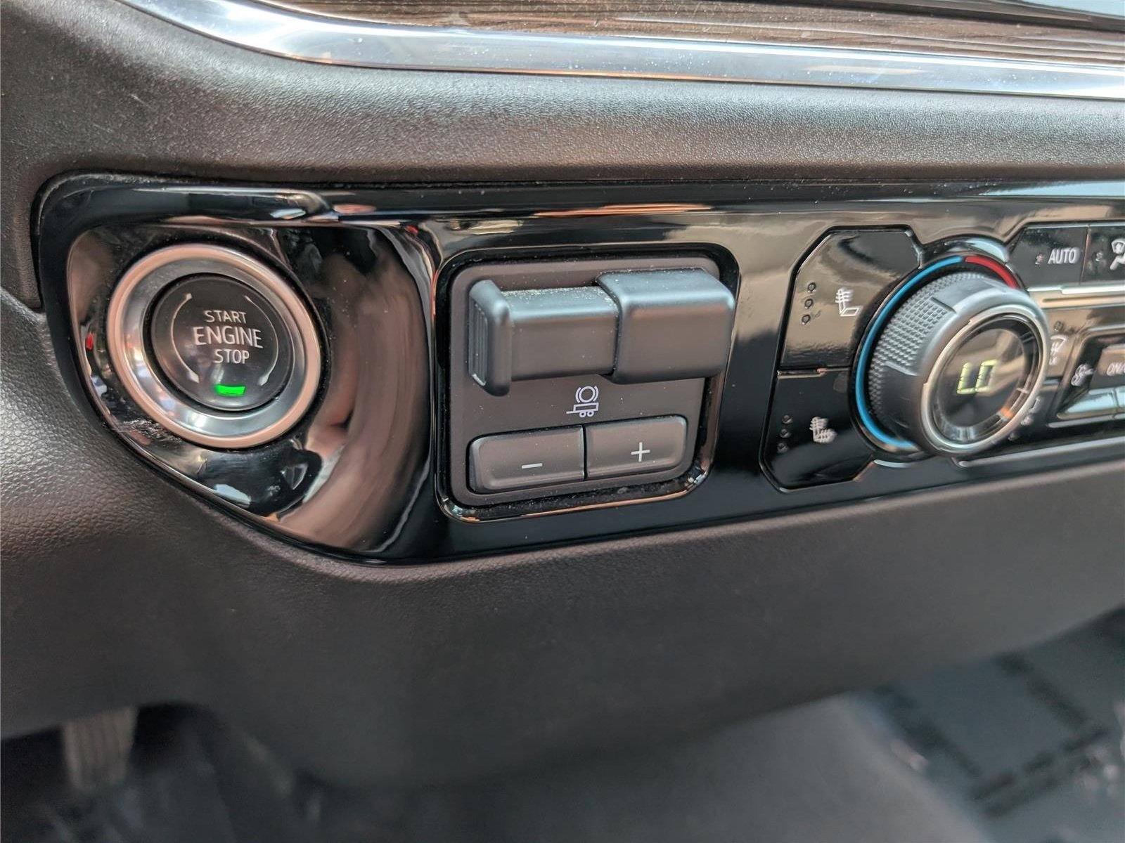 Used 2025 Chevrolet Silverado 1500 LT RWD image 25