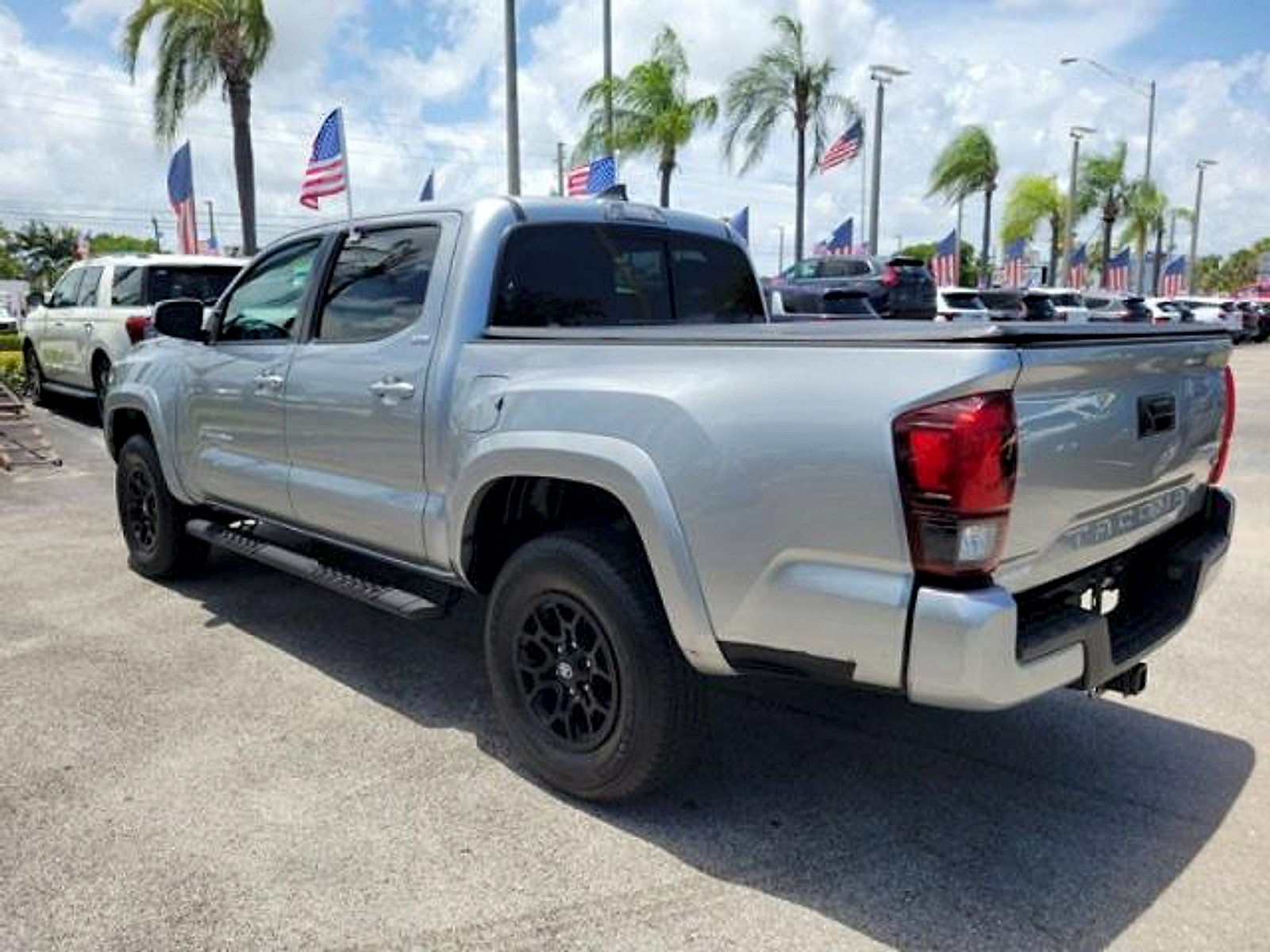 Used 2022 Toyota Tacoma SR5 w/ Technology Package RWD image 5