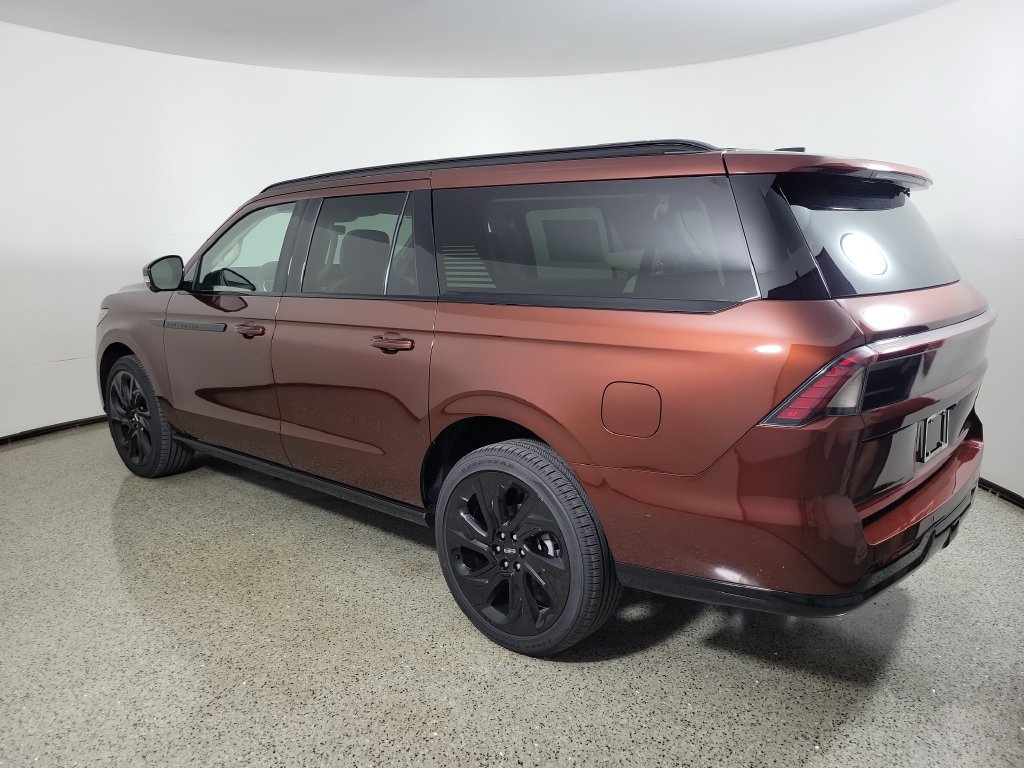 New 2027 Lincoln Navigator L Reserve w/ Jet Appearance Package RWD image 3