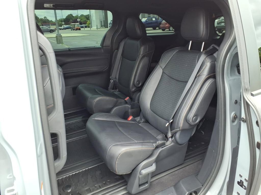 Certified 2025 Toyota Sienna XLE Woodland Edition AWD/4WD image 5