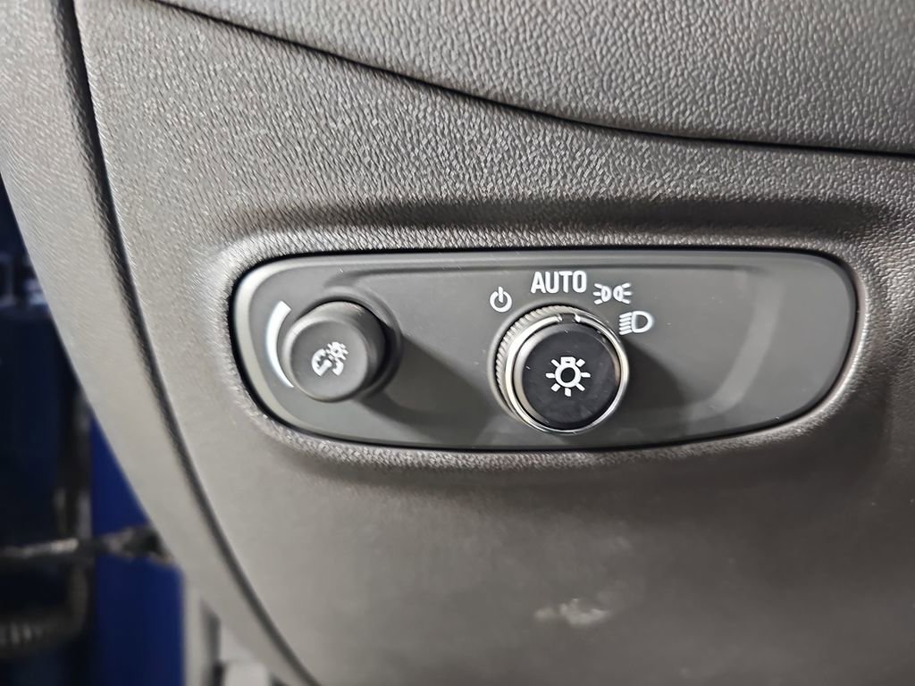 Used 2023 Chevrolet Equinox LT image 32