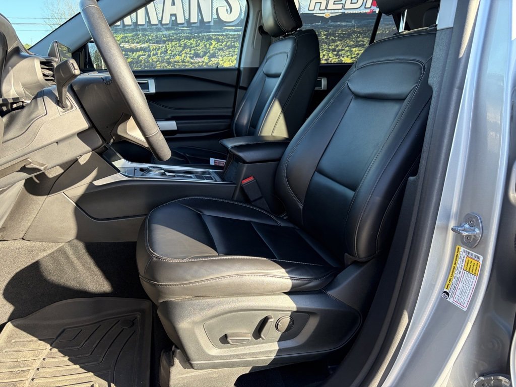 Used 2022 Ford Explorer XLT w/ Equipment Group 202A image 9