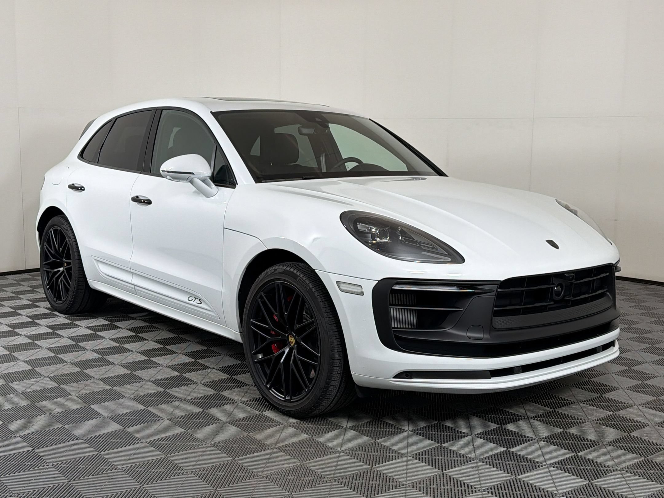 Used 2025 Porsche Macan GTS AWD/4WD image 8