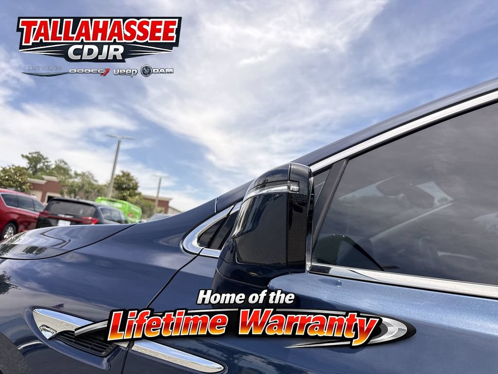 Used 2023 Buick Enclave Avenir w/ Avenir Technology Package FWD image 12