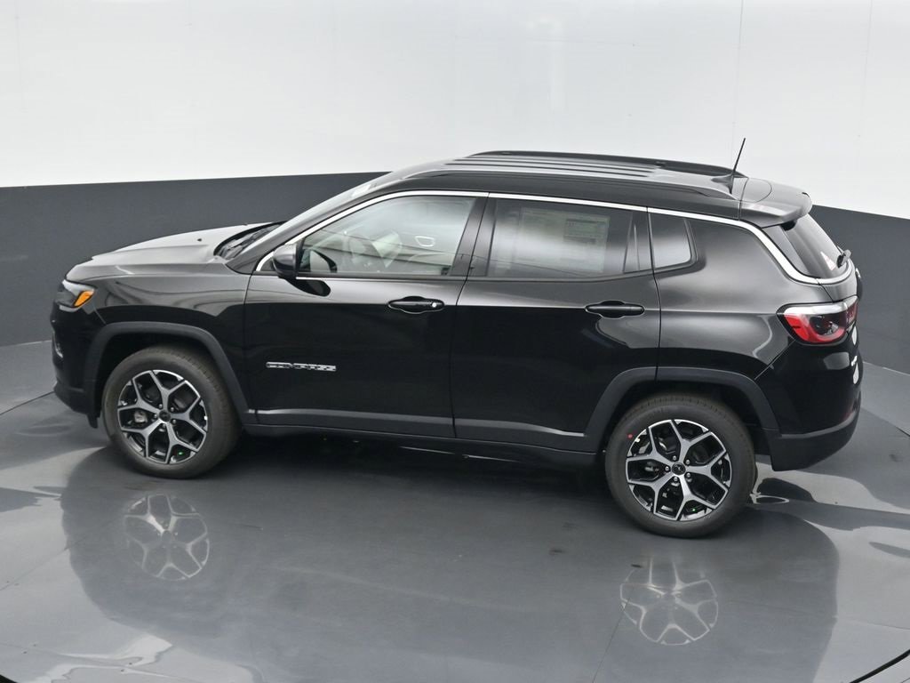 Used 2025 Jeep Compass Limited image 38