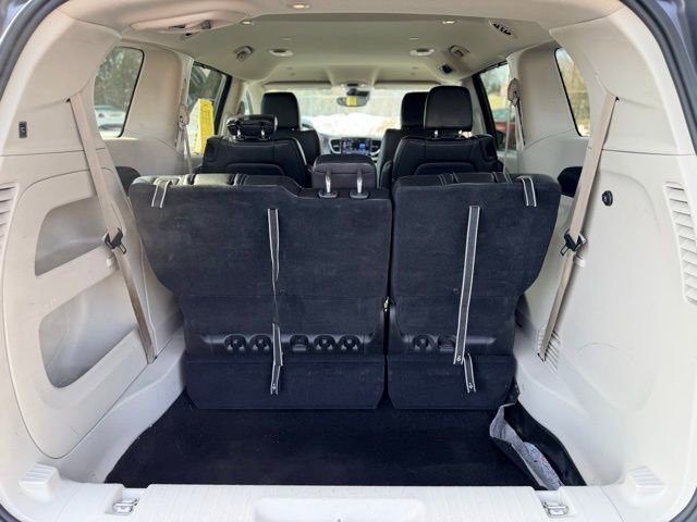 Used 2023 Chrysler Pacifica Touring-L image 26