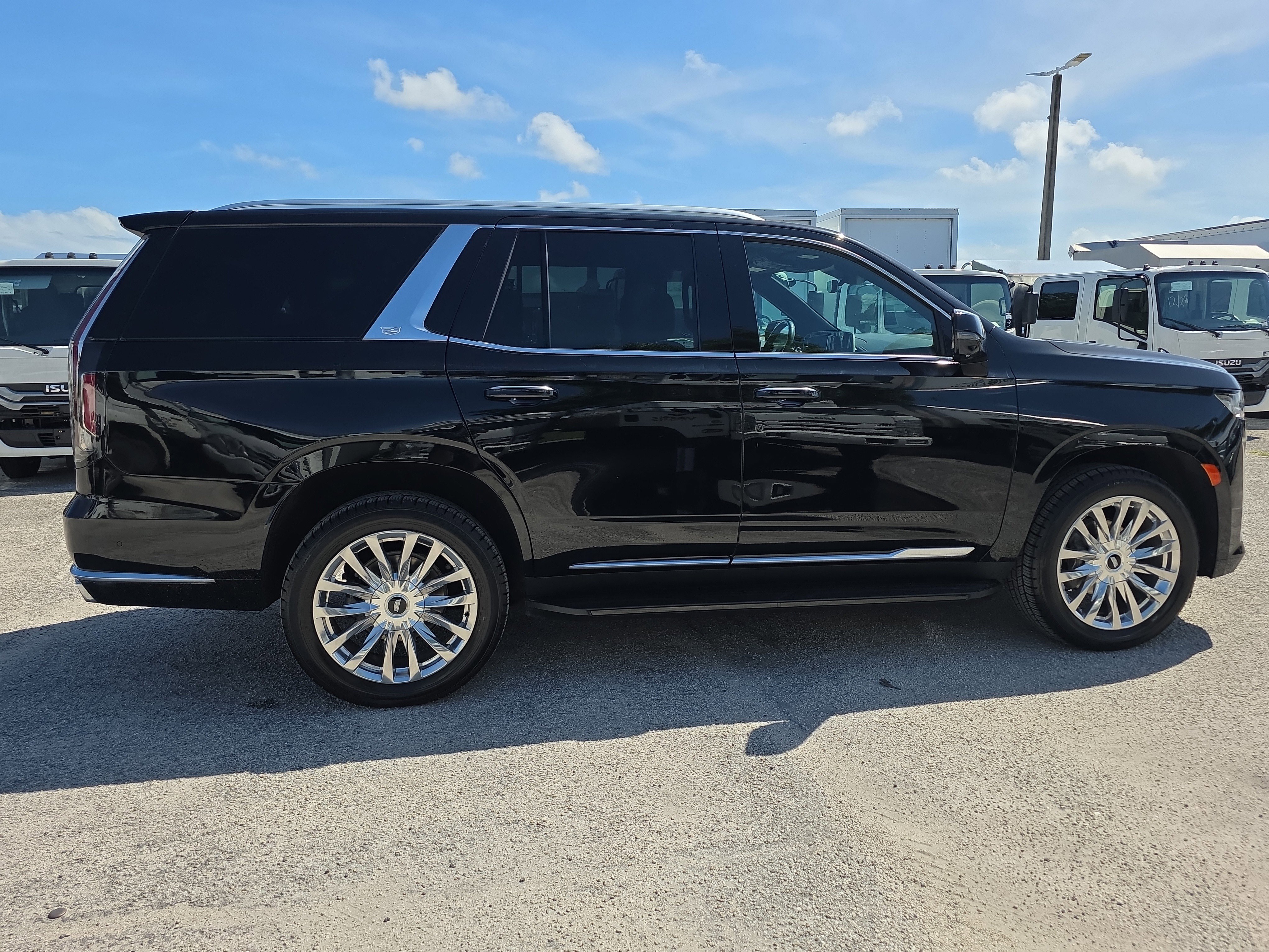 Used 2023 Cadillac Escalade Premium Luxury w/ Performance Package AWD/4WD image 8