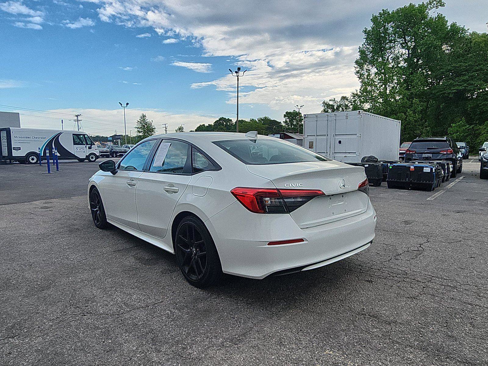 Used 2023 Honda Civic Sport image 3