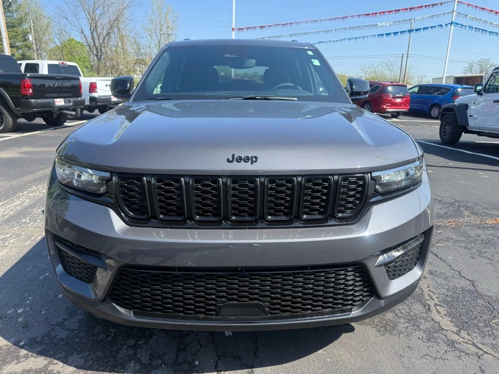 Certified 2024 Jeep Grand Cherokee Altitude AWD/4WD image 3