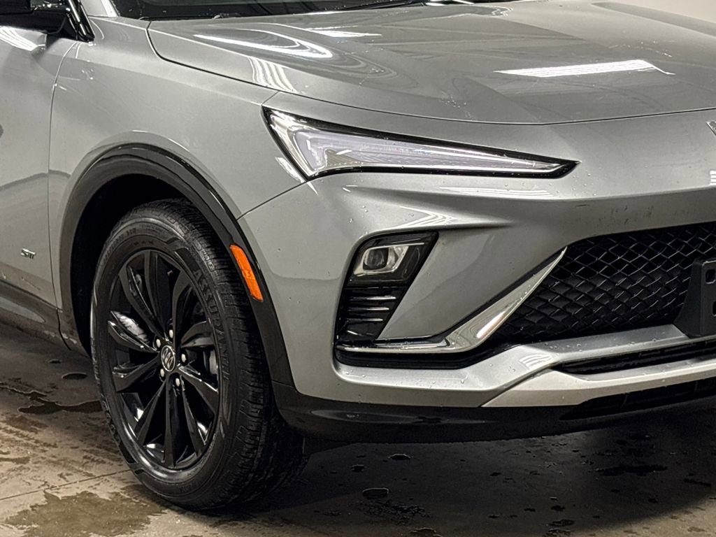 Used 2025 Buick Envista Sport Touring image 5