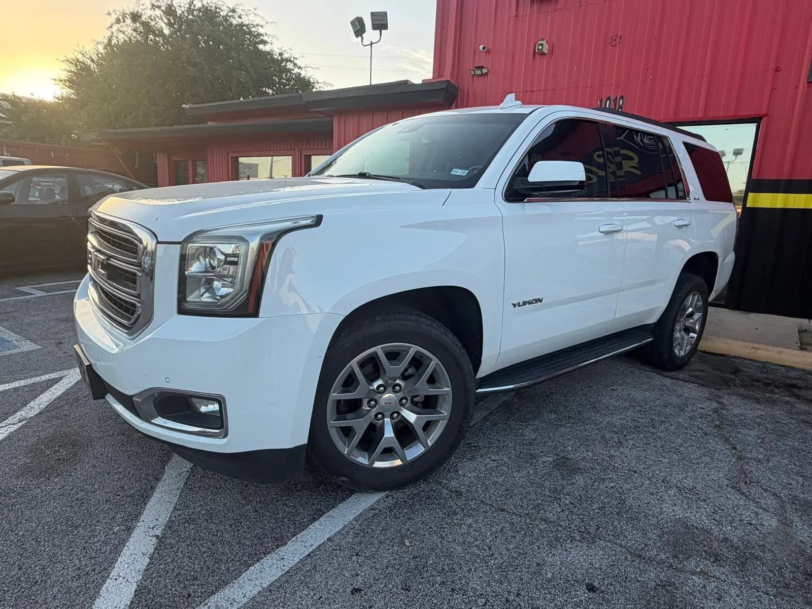 Used 2019 GMC Yukon SLE w/ SLE Value Package RWD image 5
