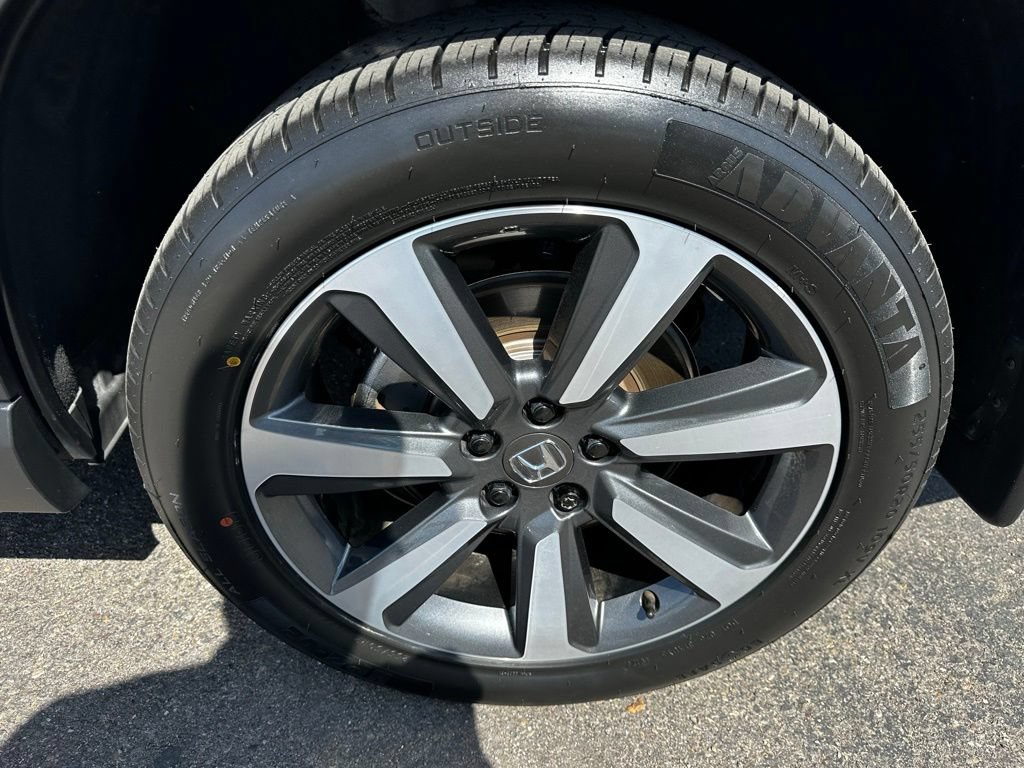 Used 2023 Honda Pilot Touring image 7