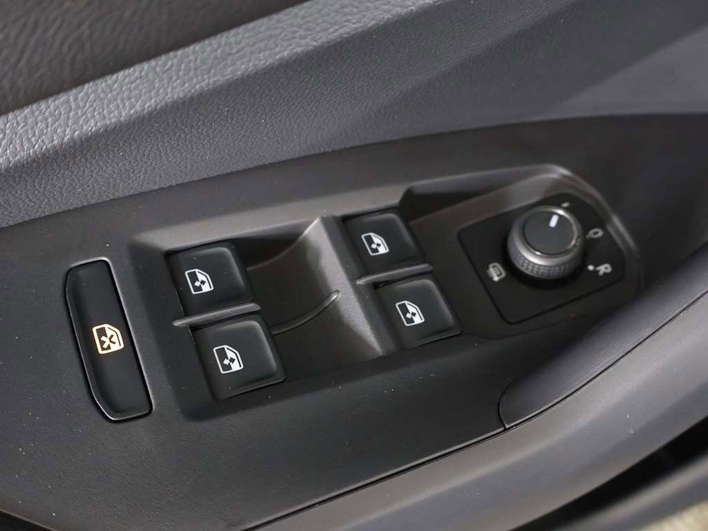 Used 2019 Volkswagen Jetta SEL Premium image 40