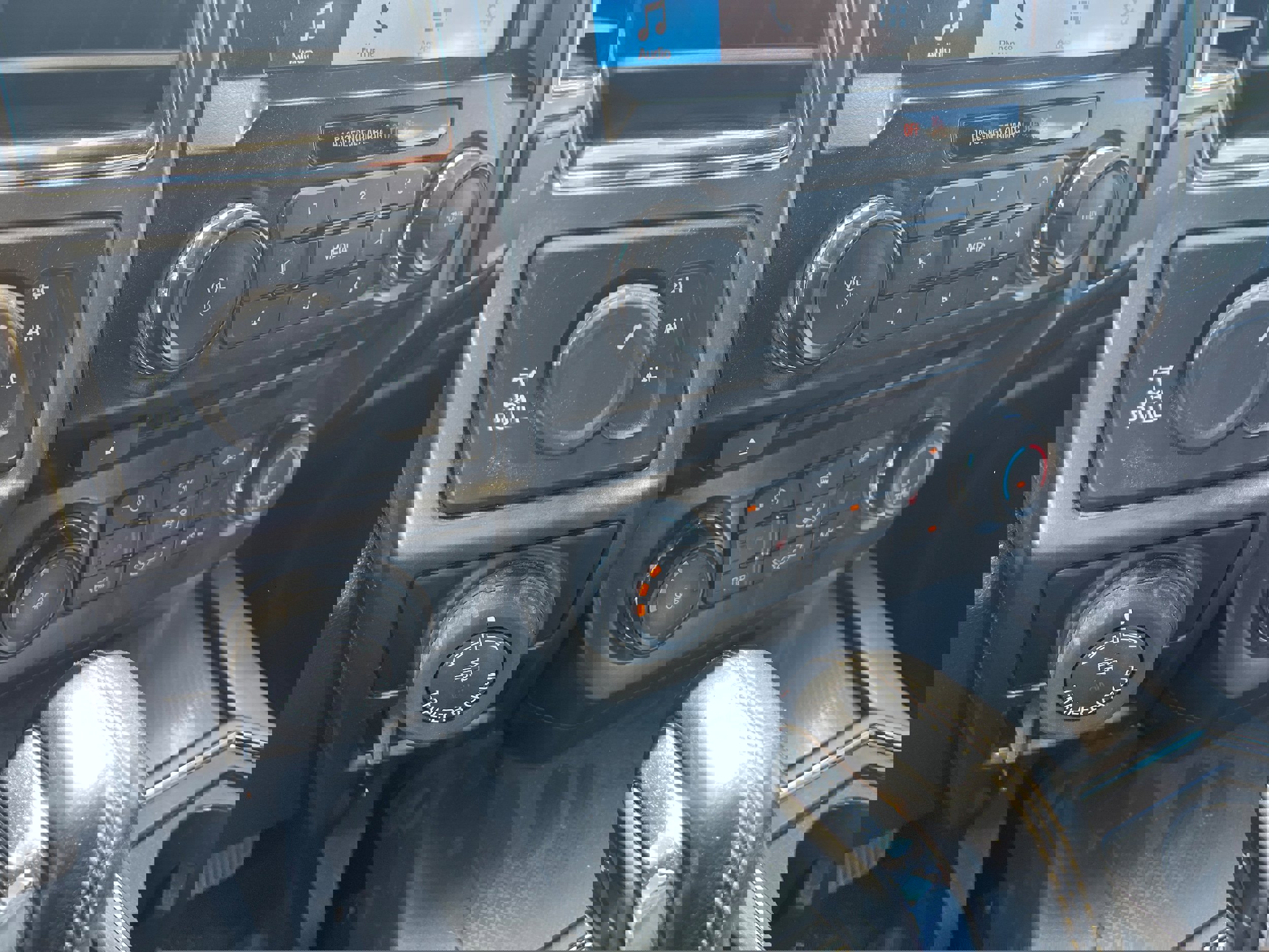 Used 2017 Ford F150 XLT w/ Equipment Group 302A Luxury AWD/4WD image 17