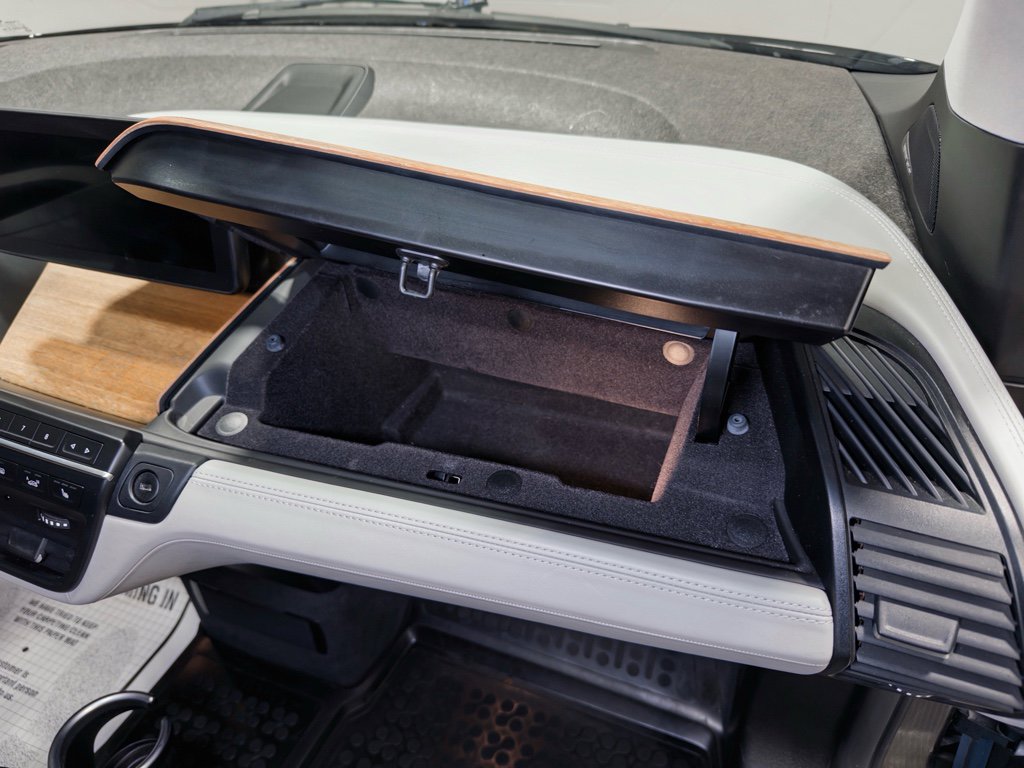 Used 2017 BMW i3 94 Ah w/Range Extender image 17