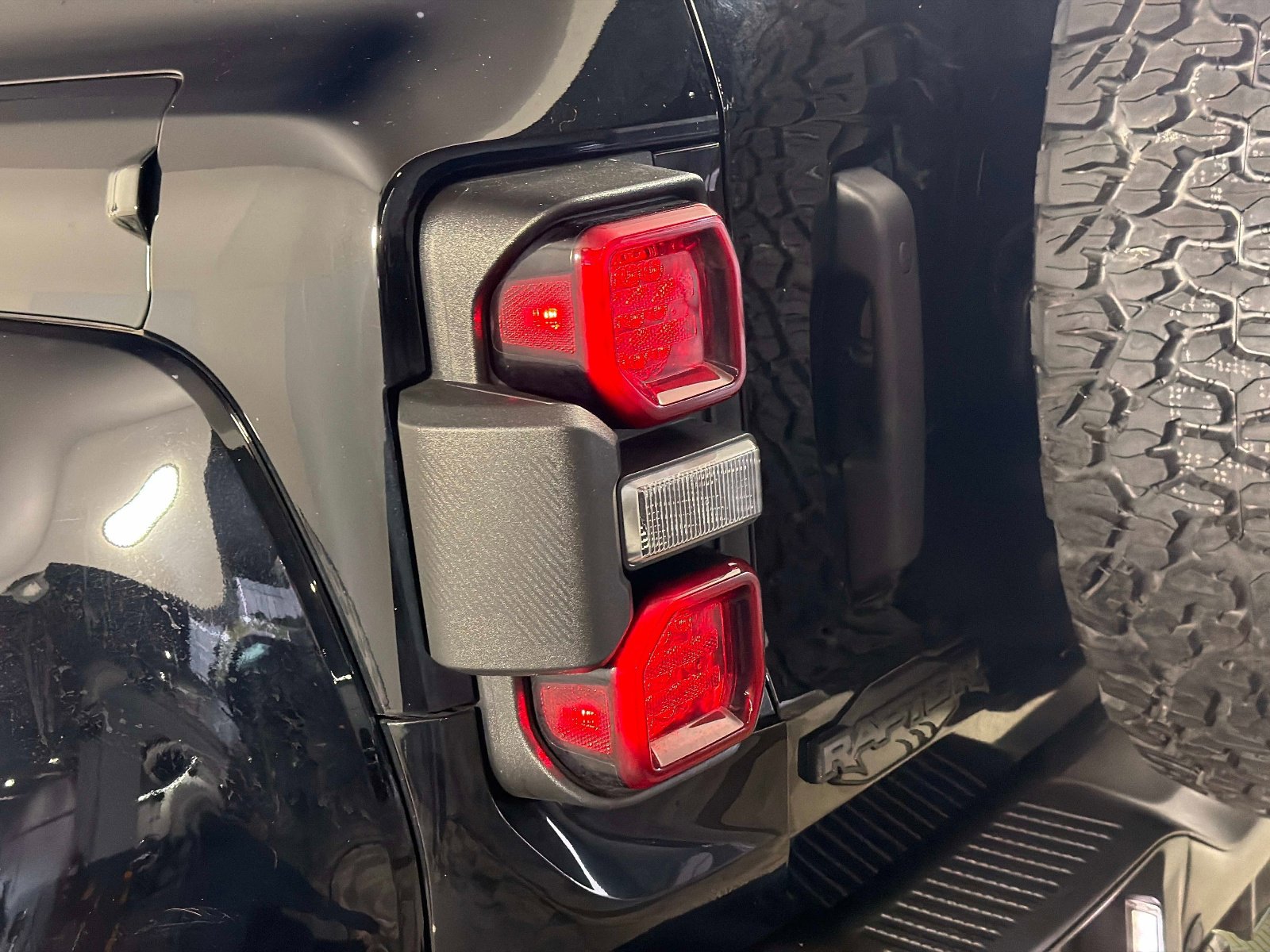 Used 2024 Ford Bronco Raptor w/ Interior Carbon Fiber Pack 6 AWD/4WD image 16