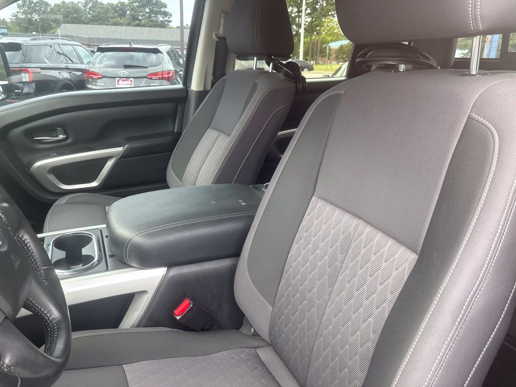 Used 2021 Nissan Titan SV w/ SV Convenience Package AWD/4WD image 15