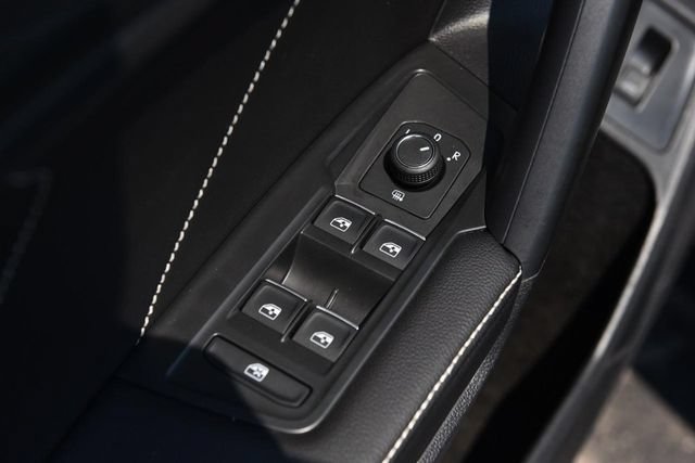 Certified 2023 Volkswagen Tiguan SE w/ Panoramic Sunroof Package FWD image 8