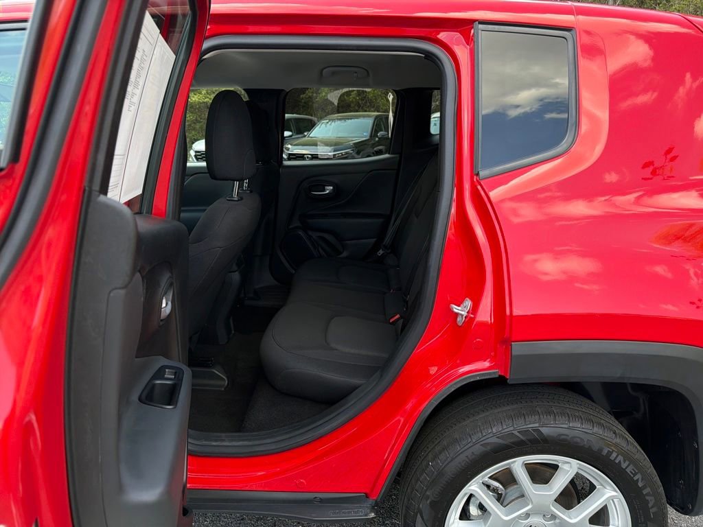 Used 2023 Jeep Renegade Latitude image 26