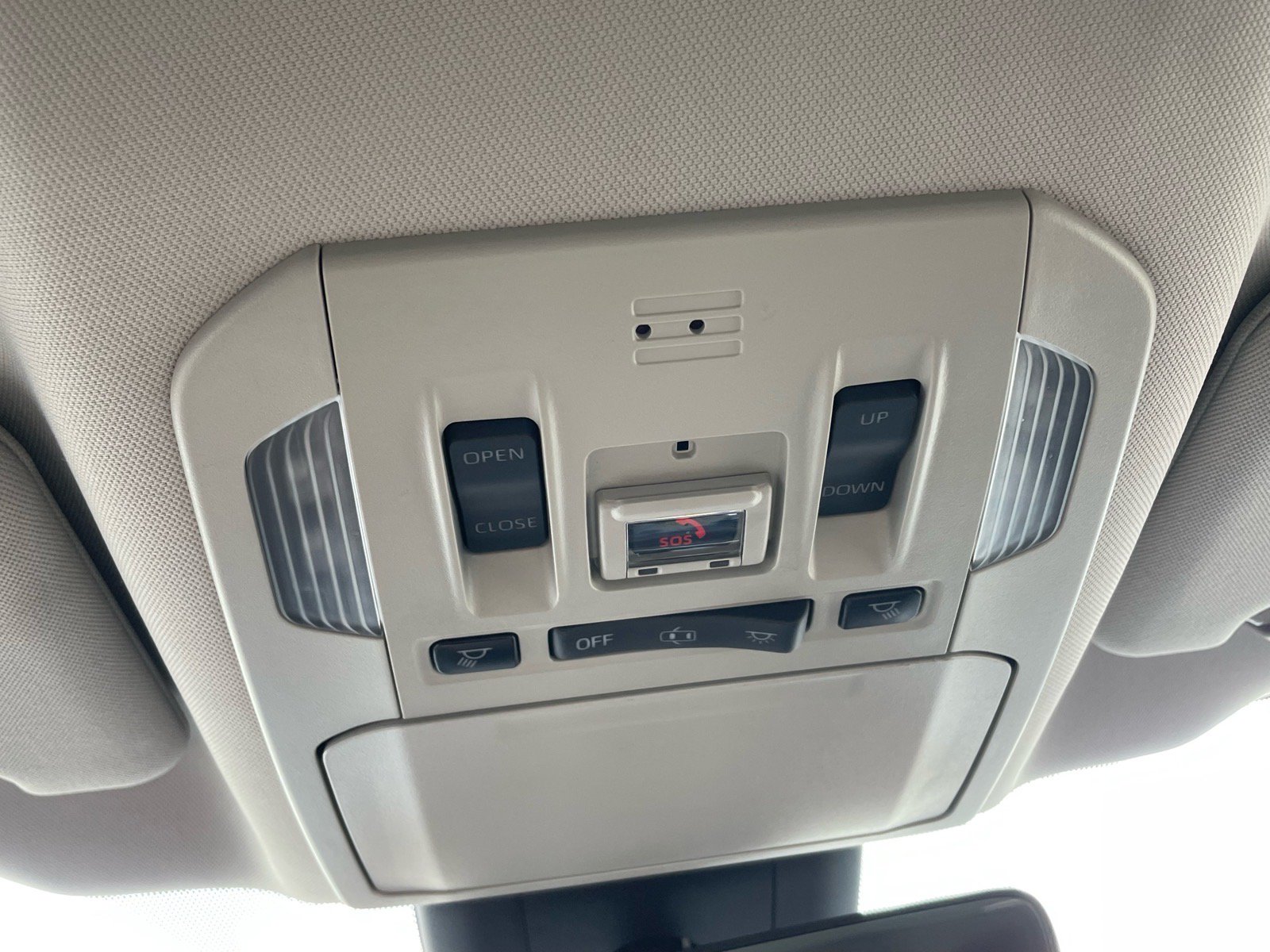 Used 2020 Toyota Highlander Limited FWD image 19