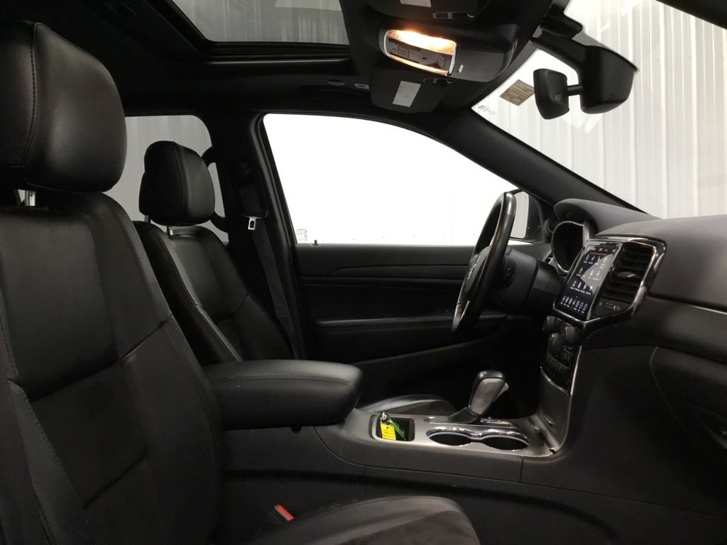 Used 2022 Jeep Grand Cherokee Laredo X image 23