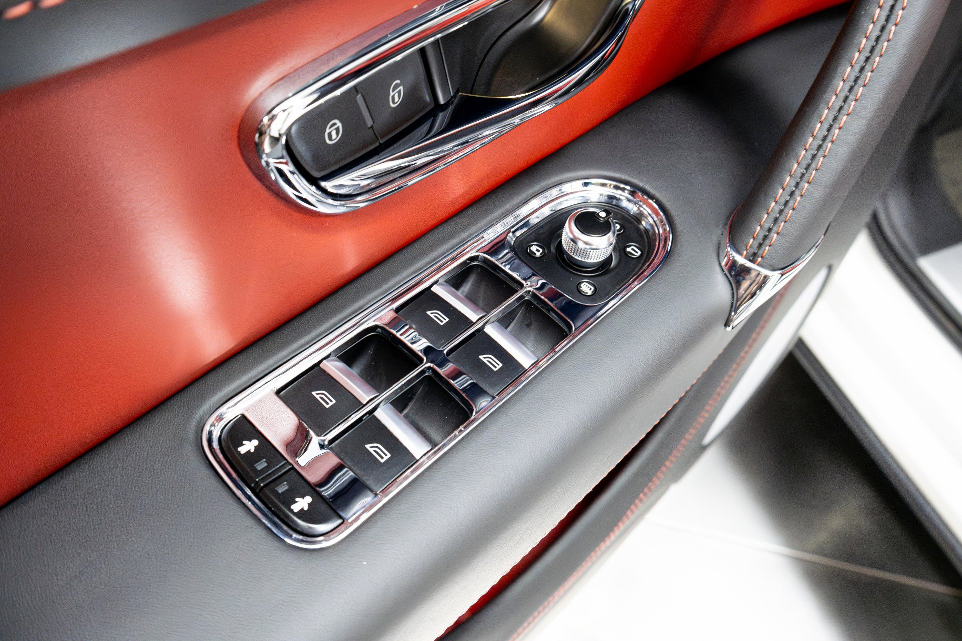 Used 2020 Bentley Bentayga image 60