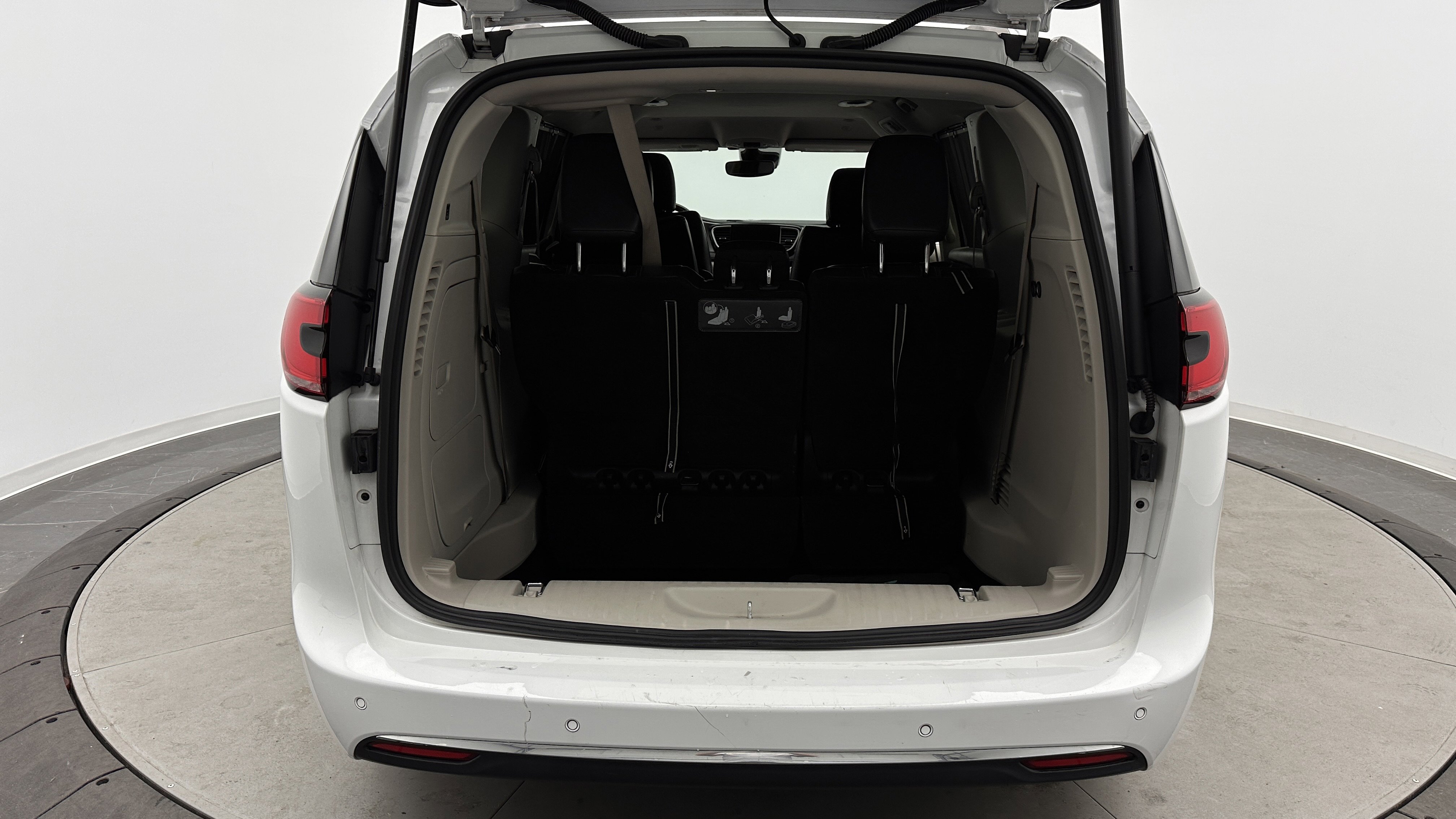 Used 2021 Chrysler Pacifica Touring-L FWD image 31
