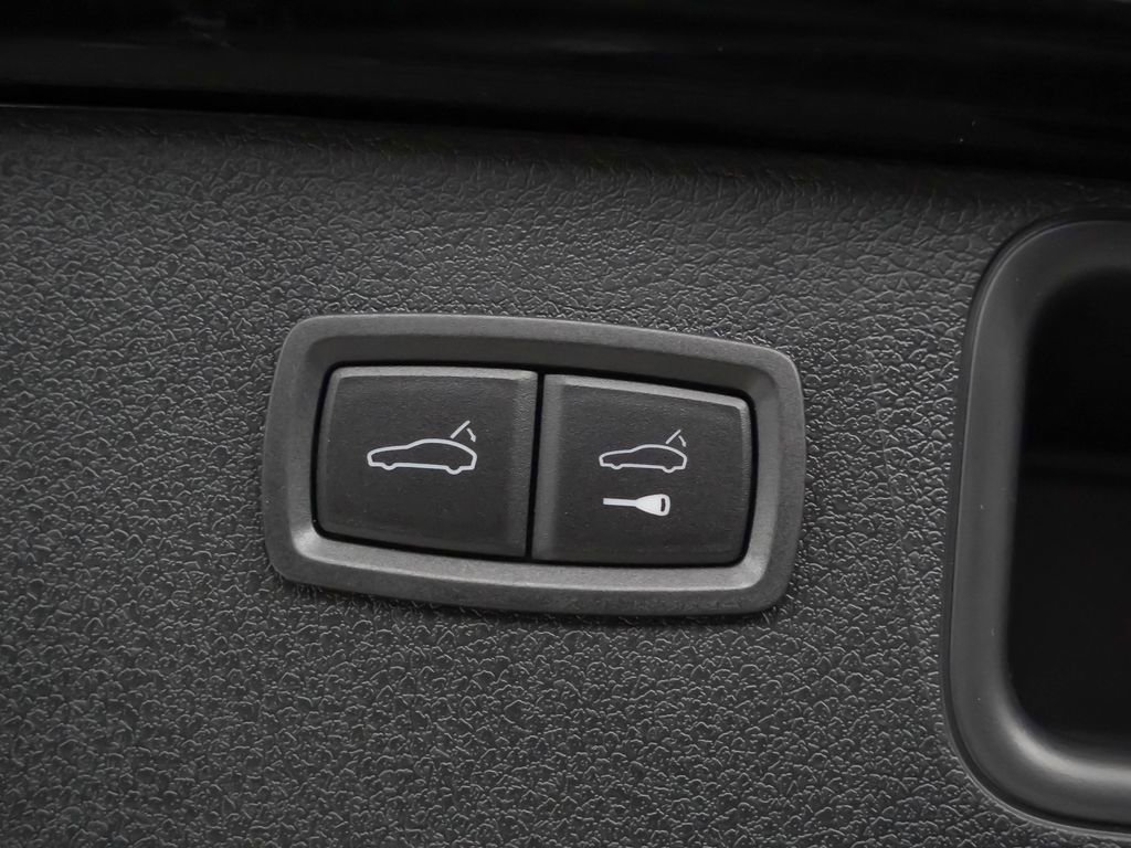 Used 2026 Porsche Macan AWD/4WD image 35