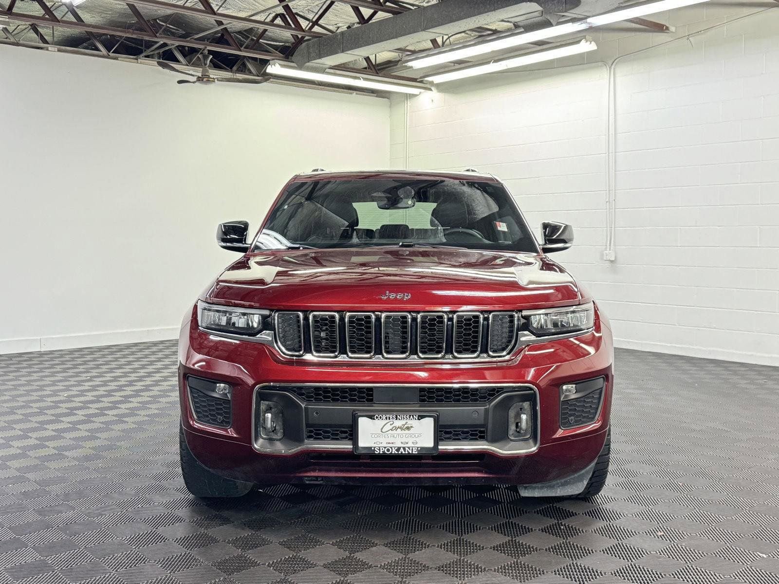 Used 2023 Jeep Grand Cherokee Overland AWD/4WD image 5