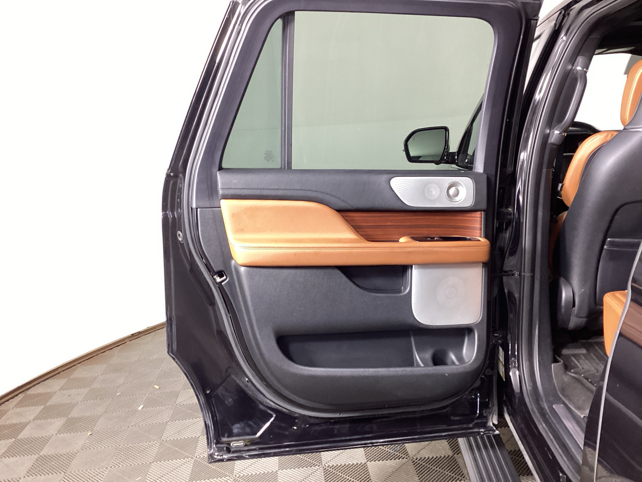 Used 2021 Lincoln Navigator L Reserve AWD/4WD image 13