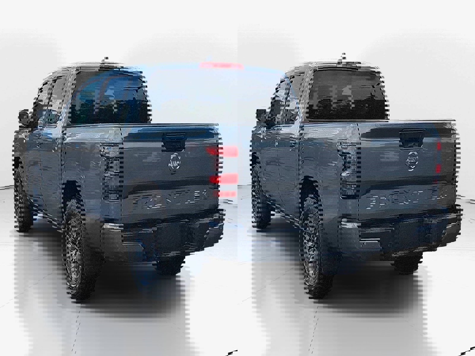 Used 2025 Nissan Frontier SV image 5