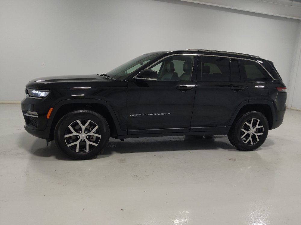 Used 2023 Jeep Grand Cherokee Limited AWD/4WD image 2