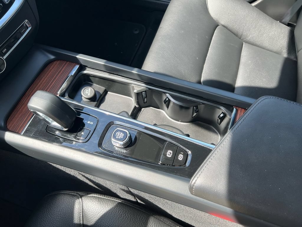 Certified 2025 Volvo S60 B5 Plus AWD/4WD image 19