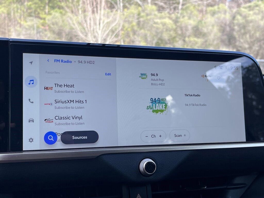 Used 2025 Toyota Crown Signia Limited image 4