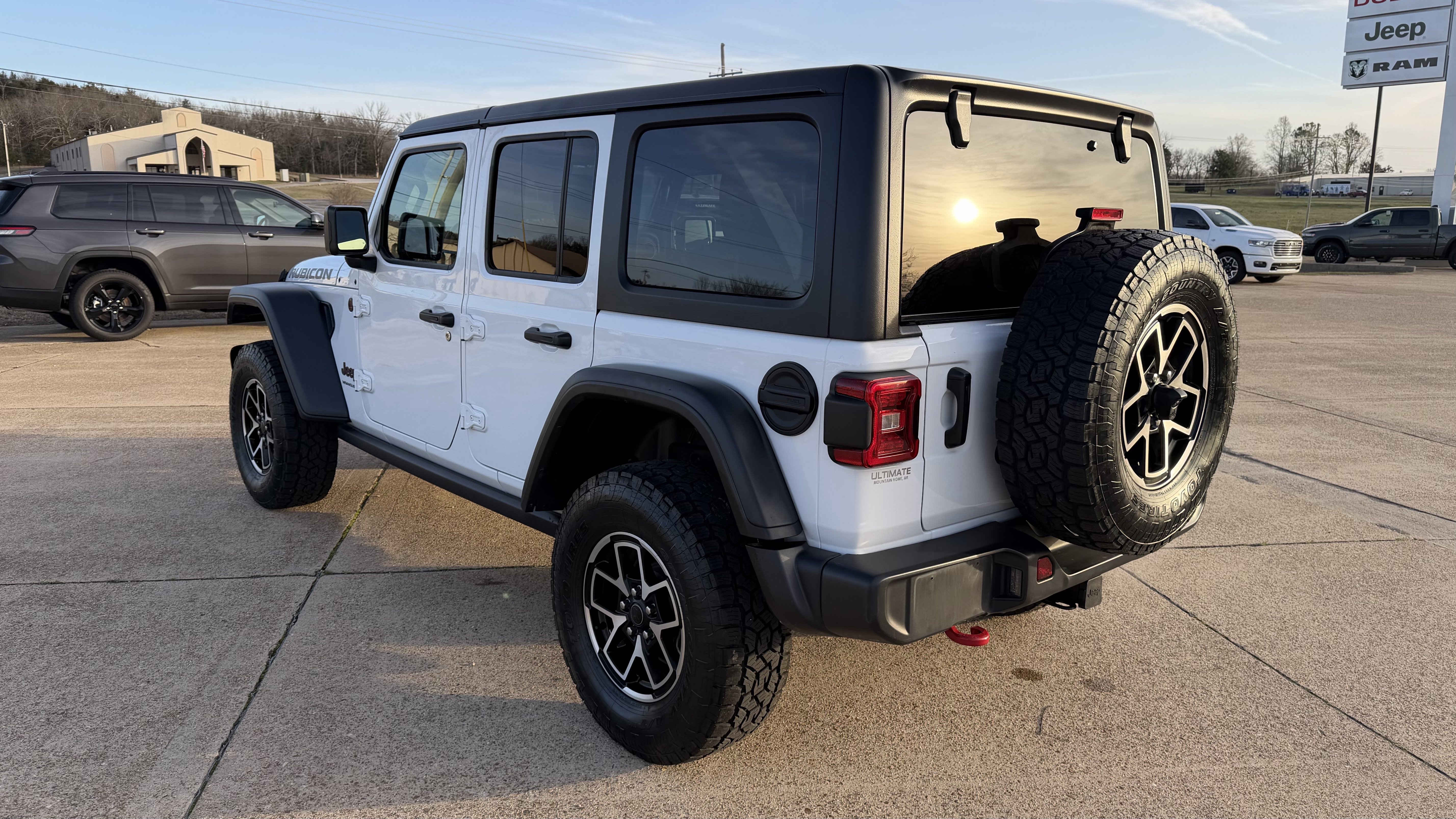 Used 2024 Jeep Wrangler Unlimited Rubicon AWD/4WD image 5