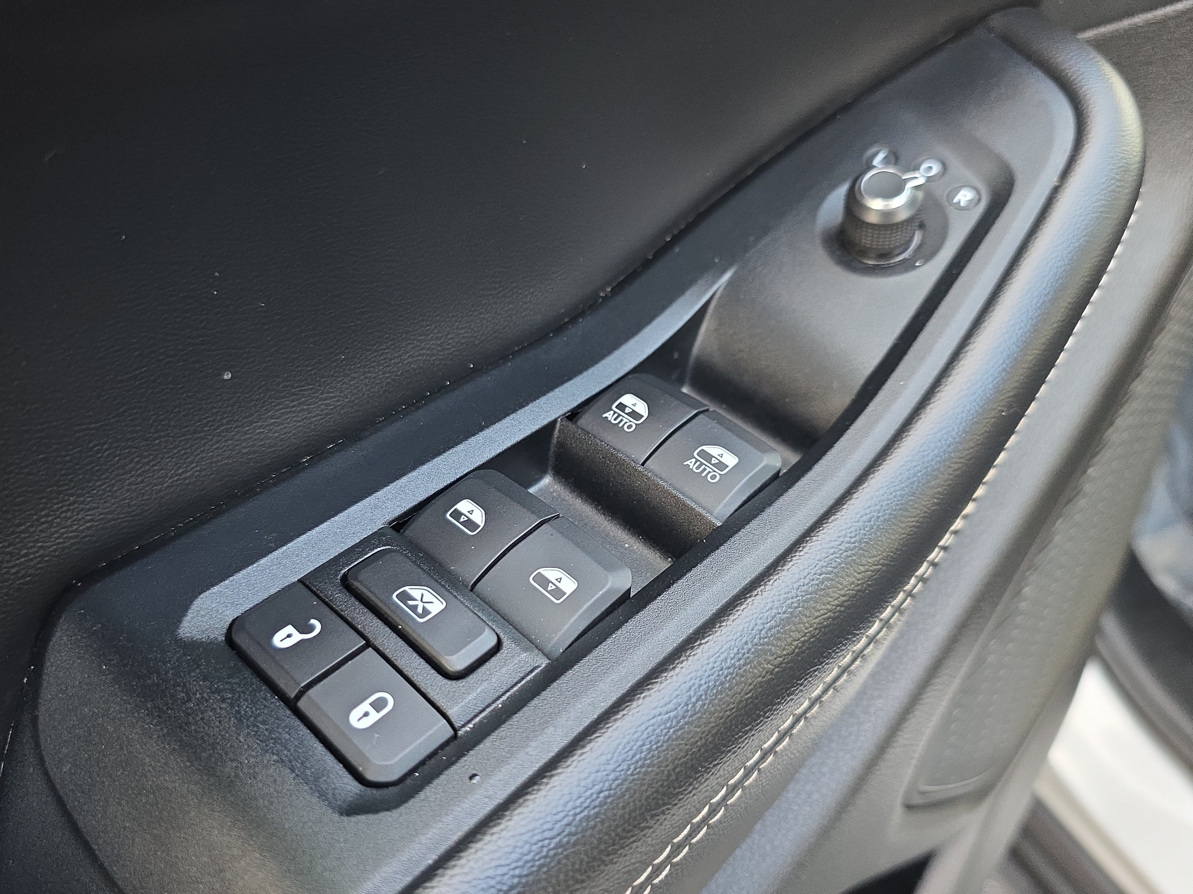 Used 2023 Jeep Grand Cherokee L Laredo RWD image 21