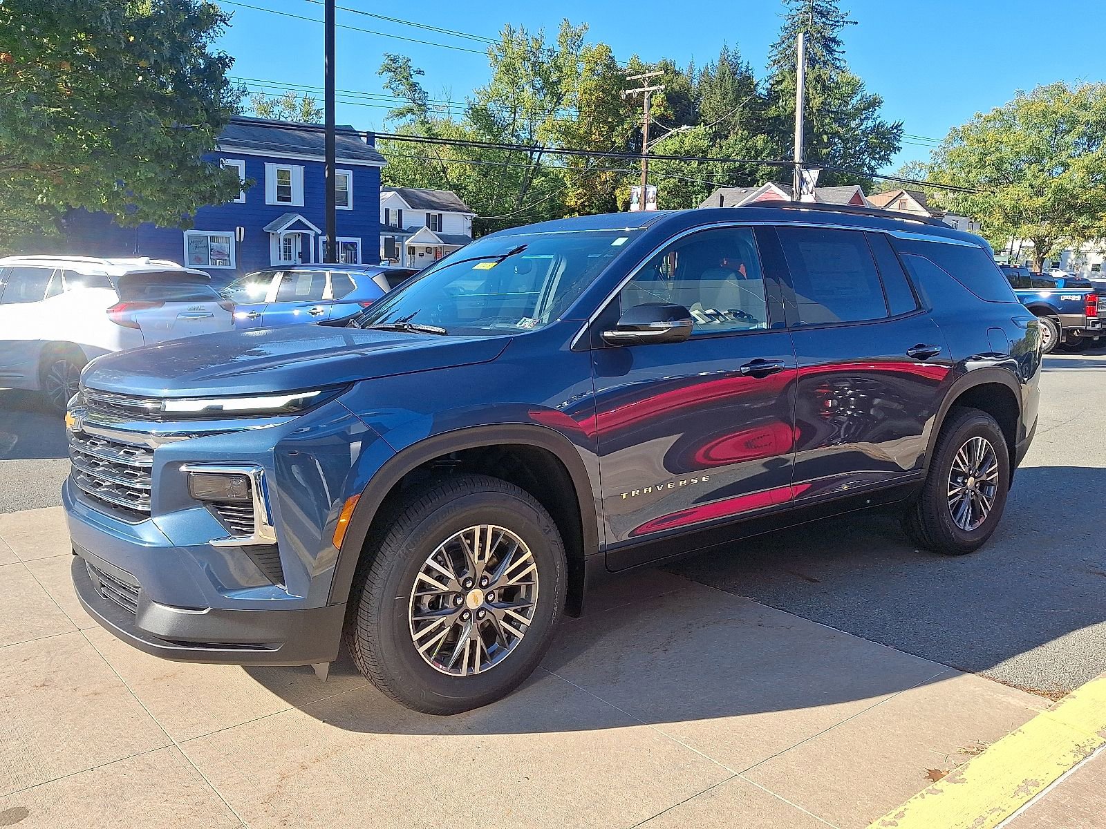 New 2026 Chevrolet Traverse LT FWD image 3