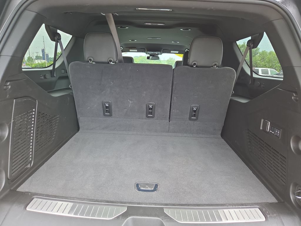 Certified 2026 Chevrolet Suburban Premier AWD/4WD image 31