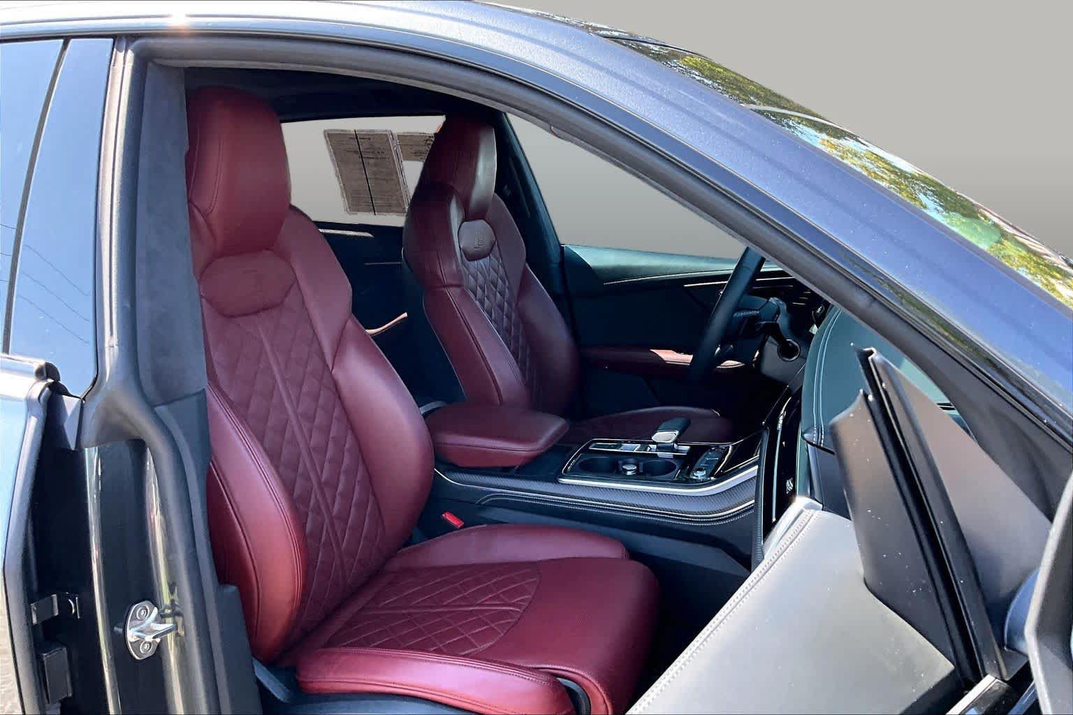 Used 2024 Audi SQ8 Prestige AWD/4WD image 9