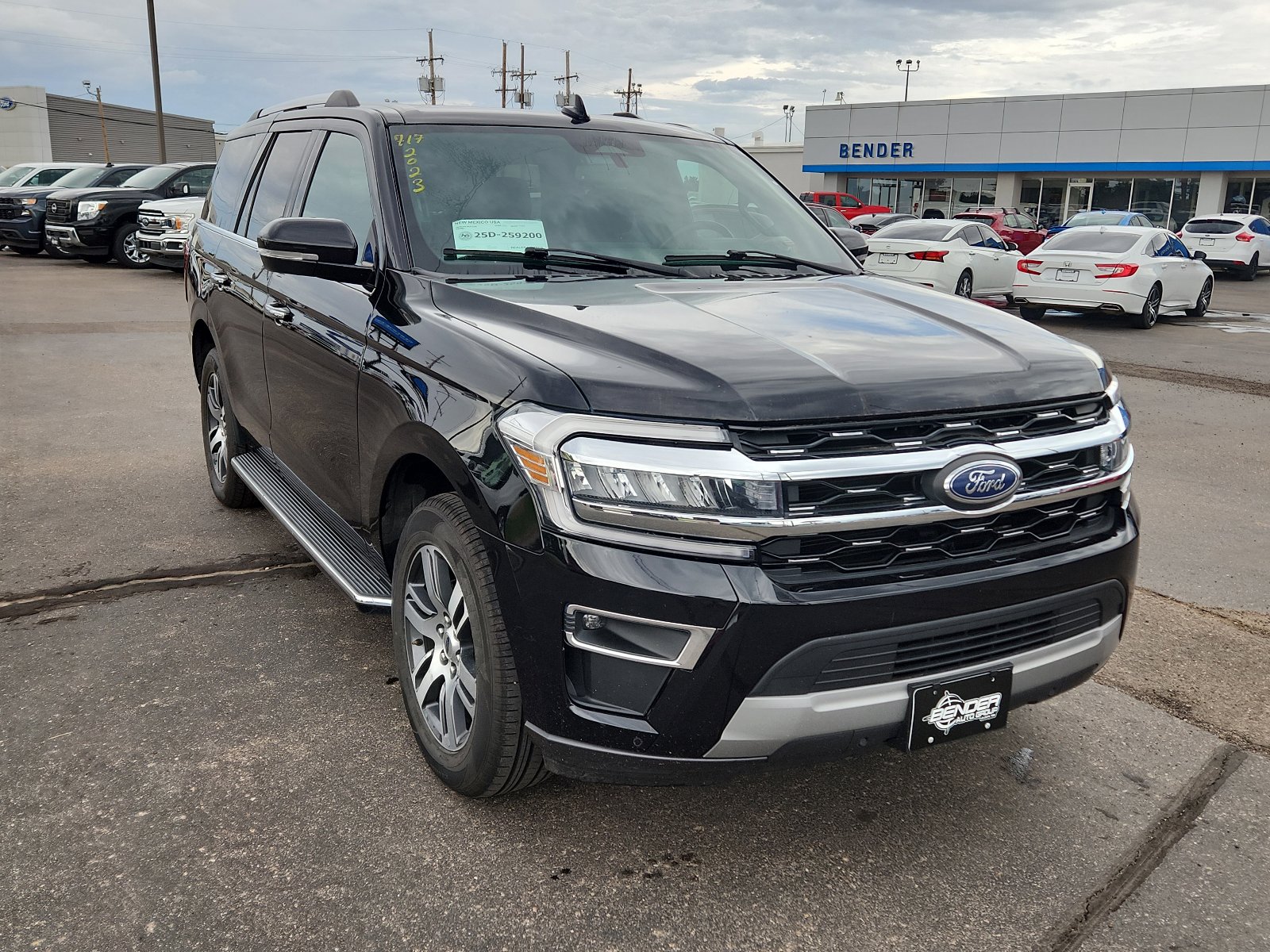 Used 2023 Ford Expedition Limited image 6