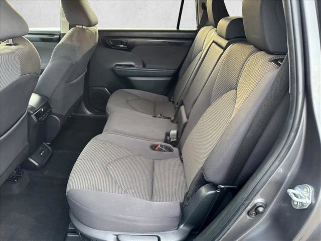 Used 2024 Toyota Highlander LE image 17